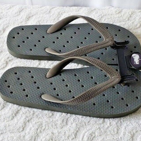 Women Gray slides with holes at the bottom 10 1/2 - Picture 4 of 5